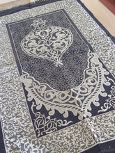 Load image into Gallery viewer, Prayer Mat Damask w/pouch
